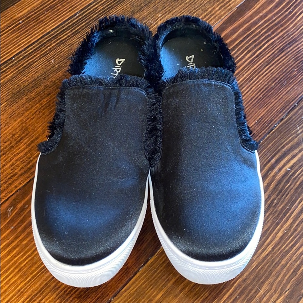 Black slide on shoes with fringe